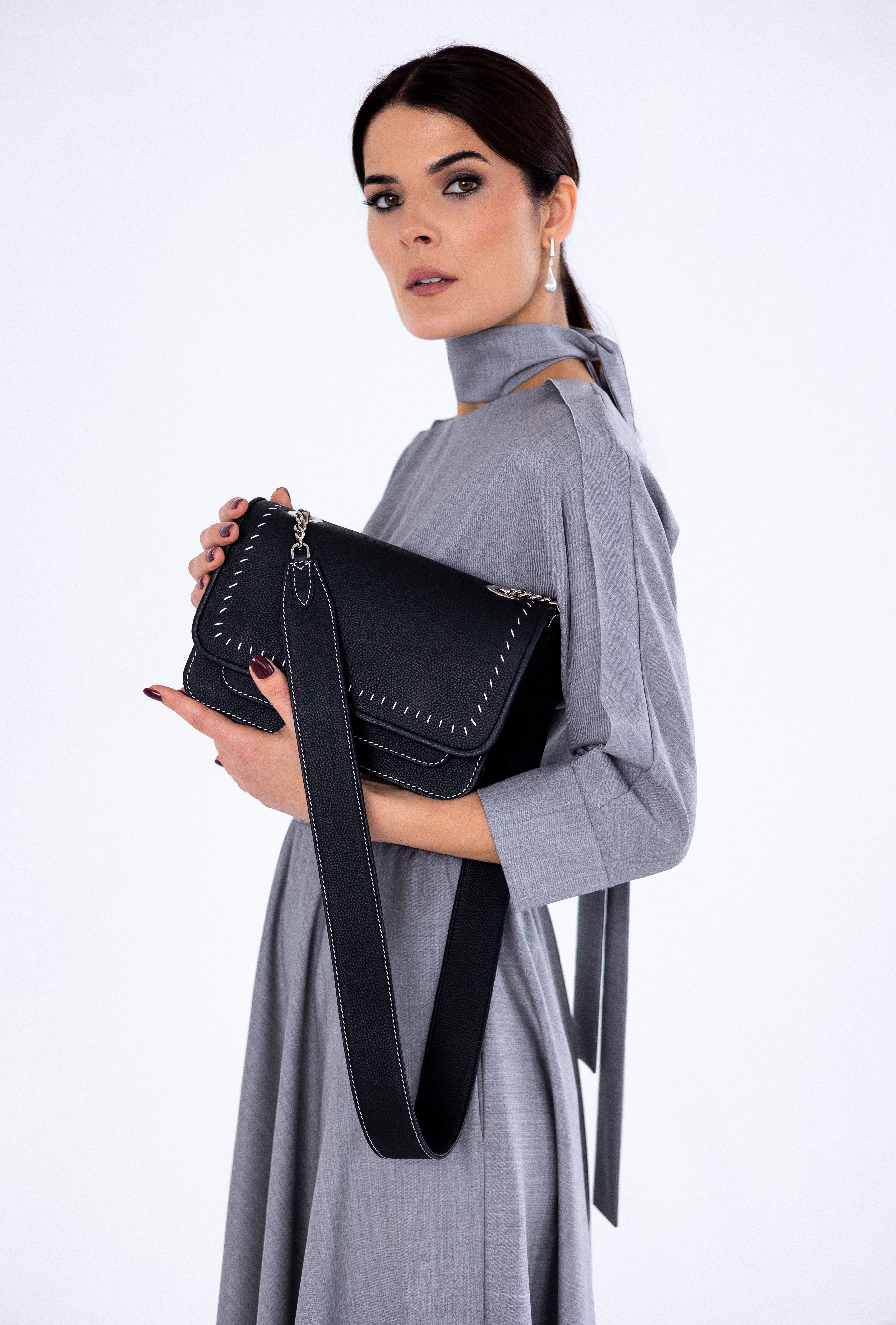 Midi Bag Black with Thread
